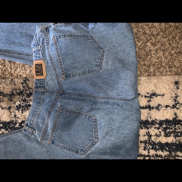 Vintage High Waisted Mom Jeans - Picture 2 of 2